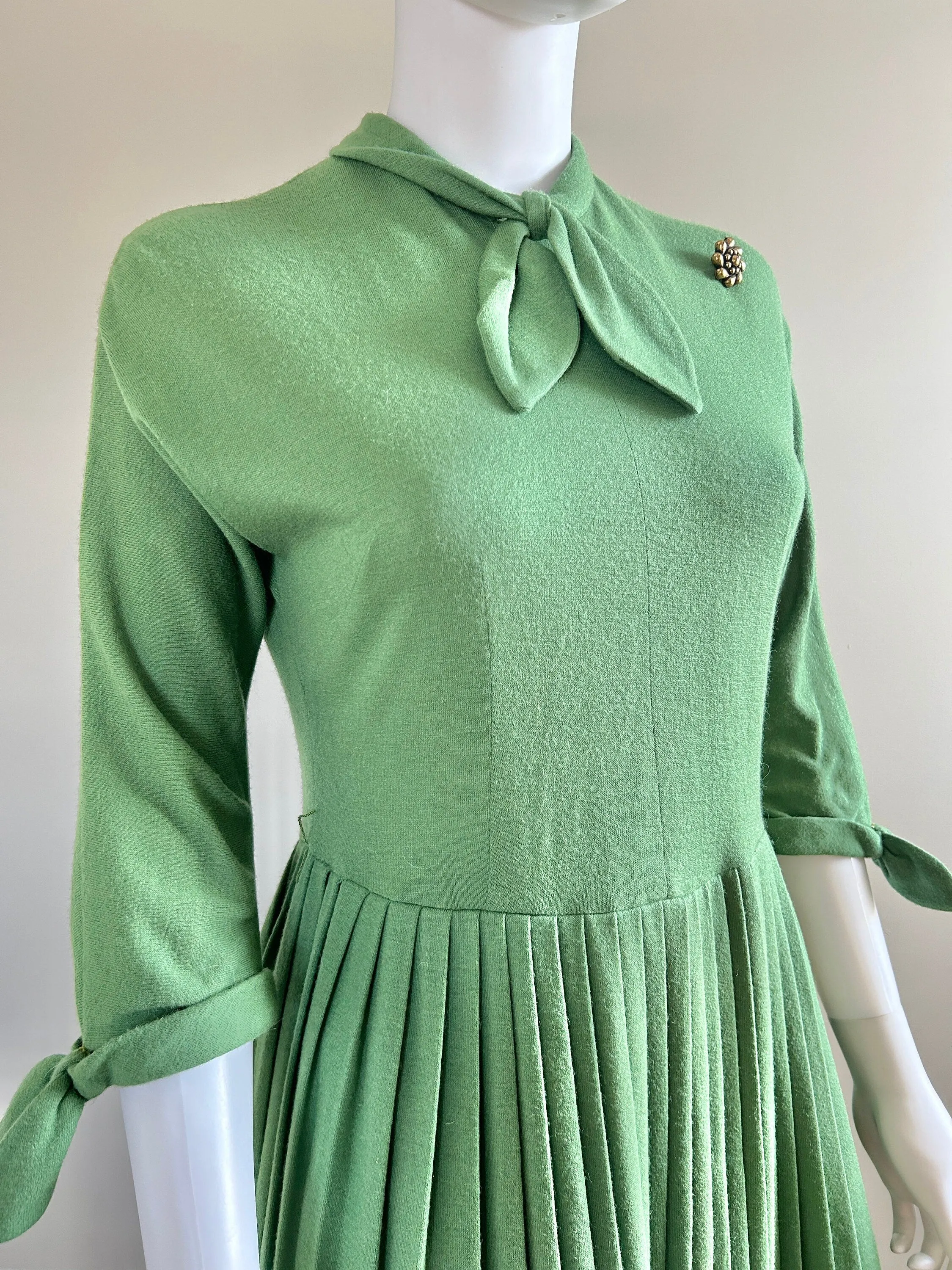 Vintage 1960s Green Plus Sized Knit Dress / 60s Retro Dress / Size XL